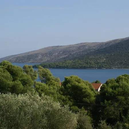 With Parking Space Marina, Trogir - 1062 Apartamento Marina (Bossoglina)